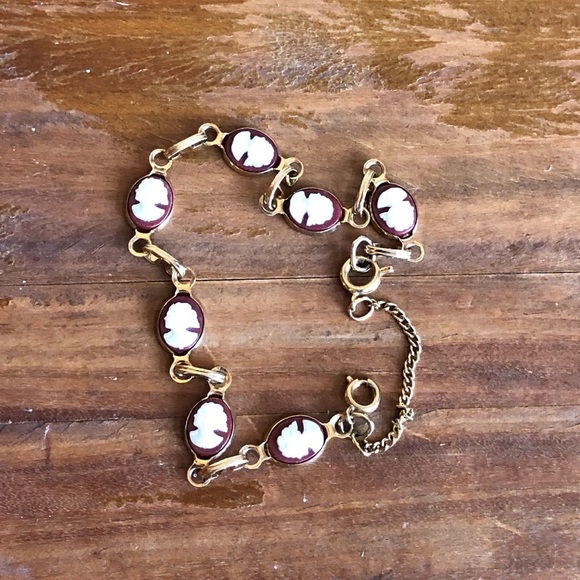 Vintage Cameo Goldtone Bracelet - Picture 3 of 9